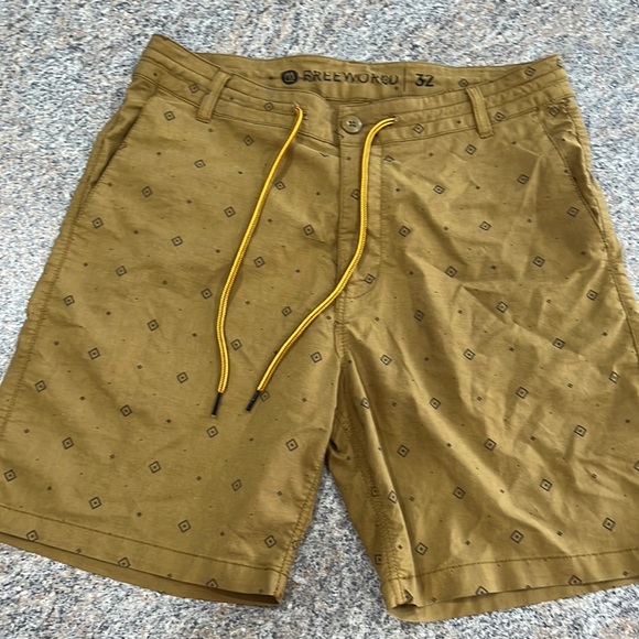 Zumiez Other - FreeWorld shorts size 32 inch waist